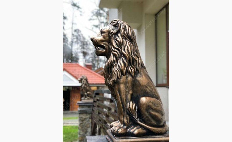 Скульптура льва из бетона Королевский лев в бронзе